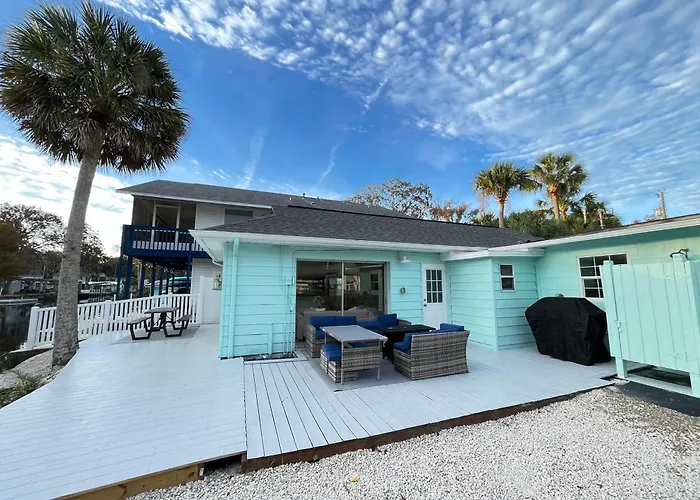 Weeki Wachee Retreat Canal Home With Hot Tub Kayaks Canoe And Boat With Trolling Motor Included