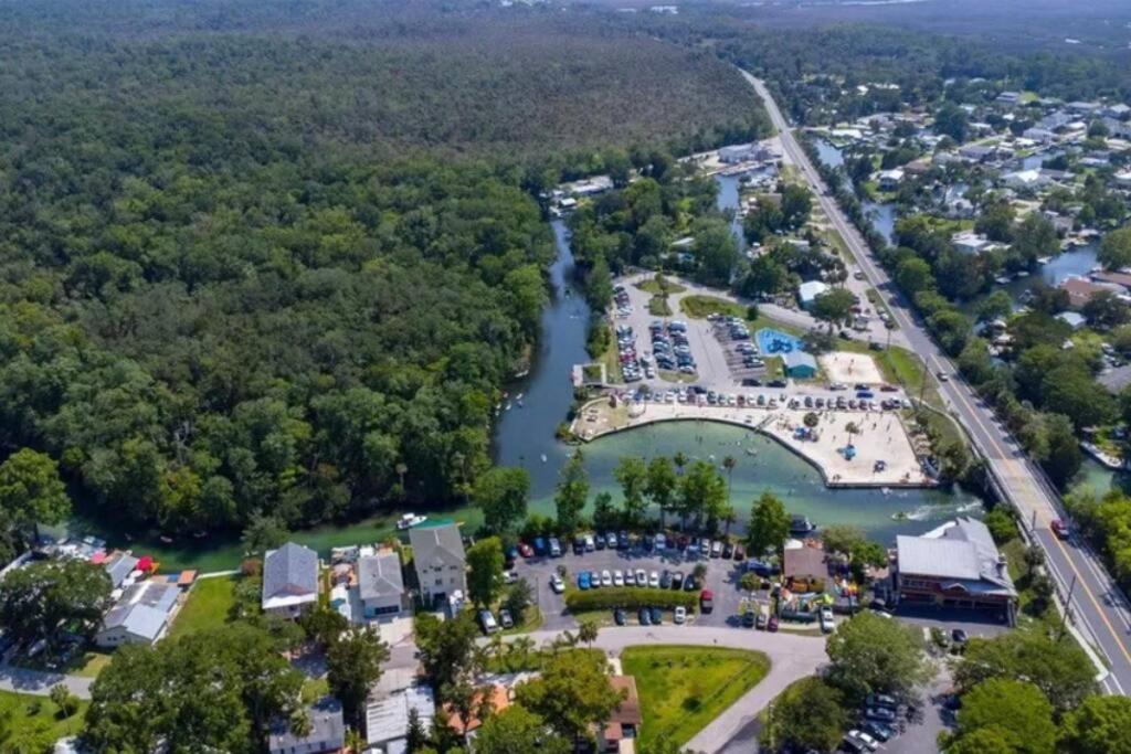 Weeki Wachee Retreat Canal With Hot Tub Kayaks Canoe And Boat With Trolling Motor Included Hébergement de vacances