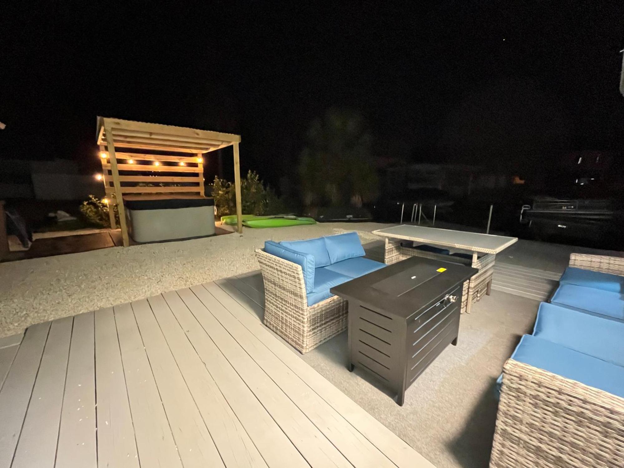 Hébergement de vacances Weeki Wachee Retreat Canal With Hot Tub Kayaks Canoe And Boat With Trolling Motor Included *