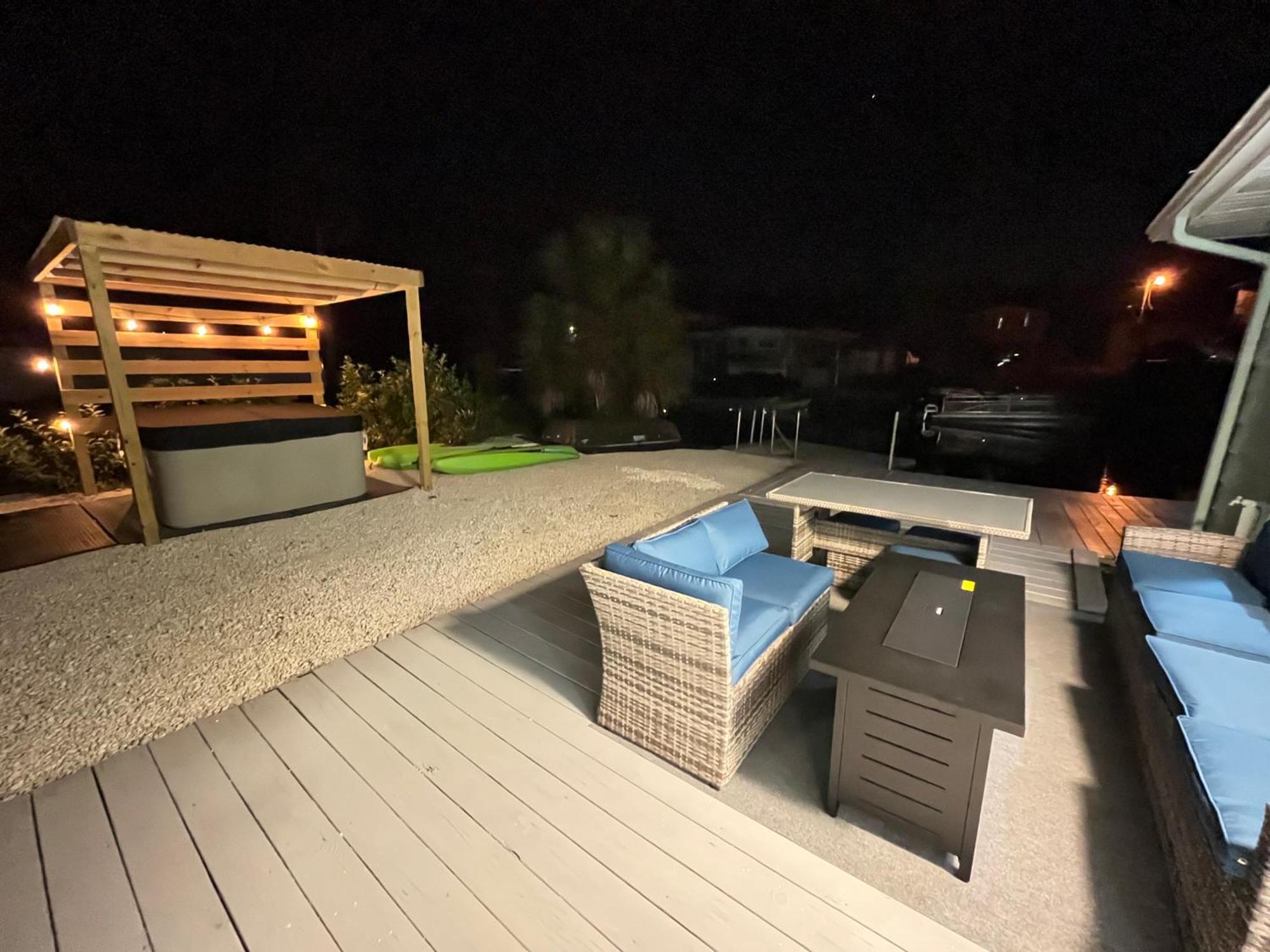 Weeki Wachee Retreat Canal With Hot Tub Kayaks Canoe And Boat With Trolling Motor Included Hébergement de vacances Spring Hill